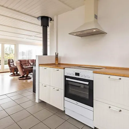 8 Person In Ebberup-by Traum *
